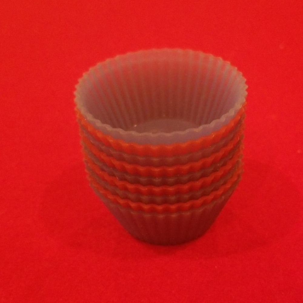 9 mini blue and red silicone cups